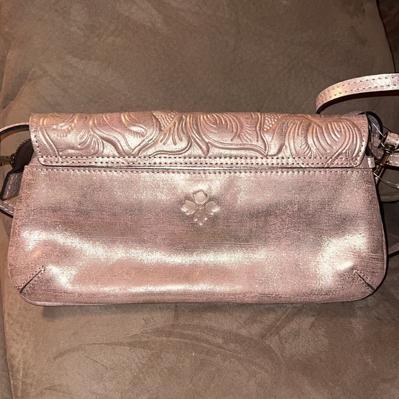 Patricia Nash NWT Metallic pink adjustable crossbody purse. - Picture 10 of 12